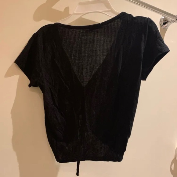 Black garage cropped shirt size extra small. - Picture 3 of 3